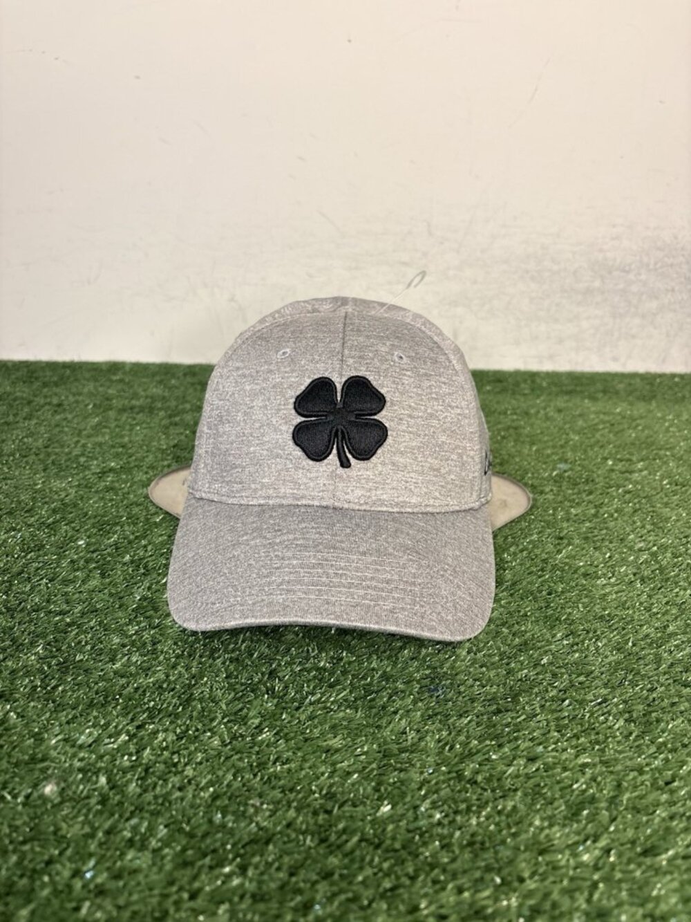 Black Clover hat cap fitted large L/XL gray black lighweight breathable mens